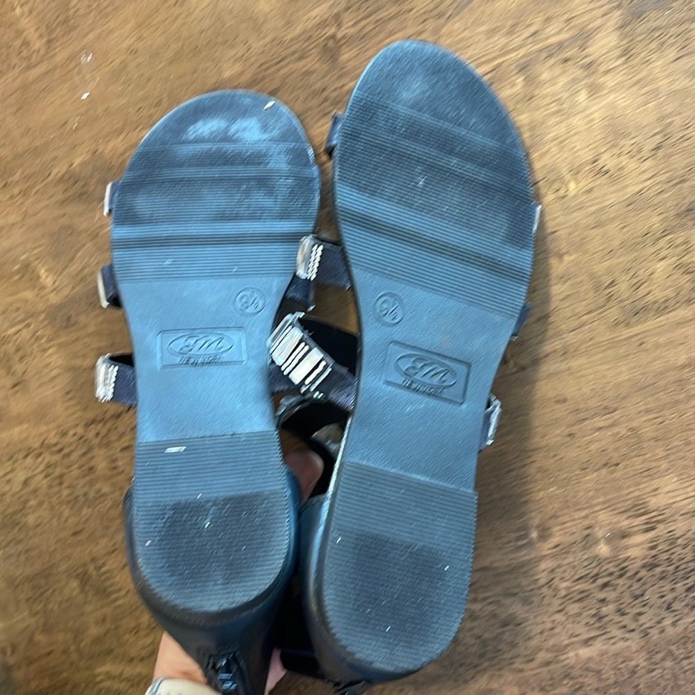 NWT. Rugged Outback. Size 8.5 - Picture 4 of 5